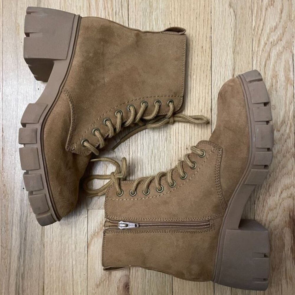 Universal Thread Combat Boot Womens Size 7.5 - Beige Lace Up Chunky Heels